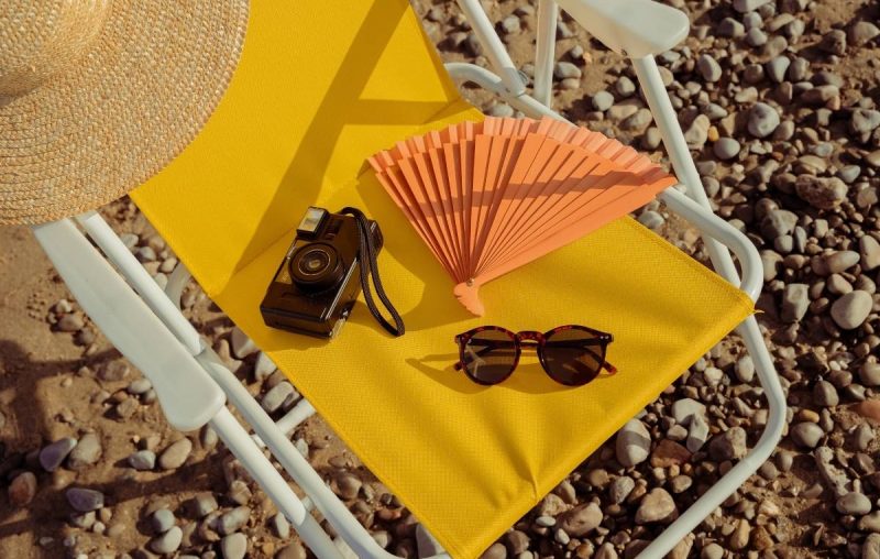 Occhiali da sole in spiaggia
