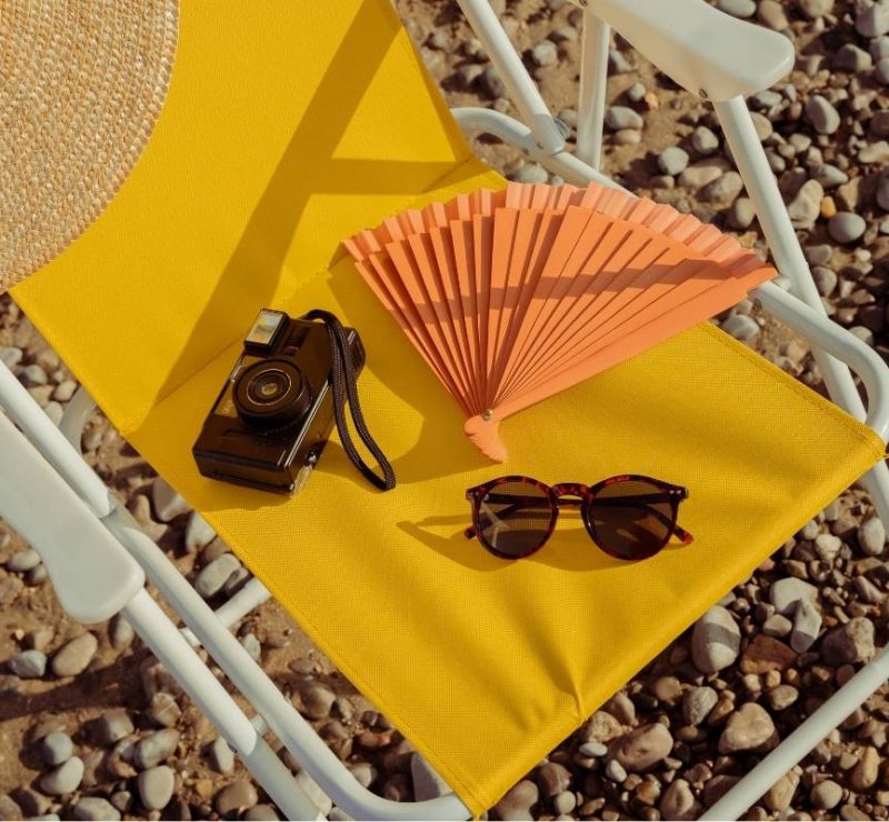Occhiali da sole in spiaggia
