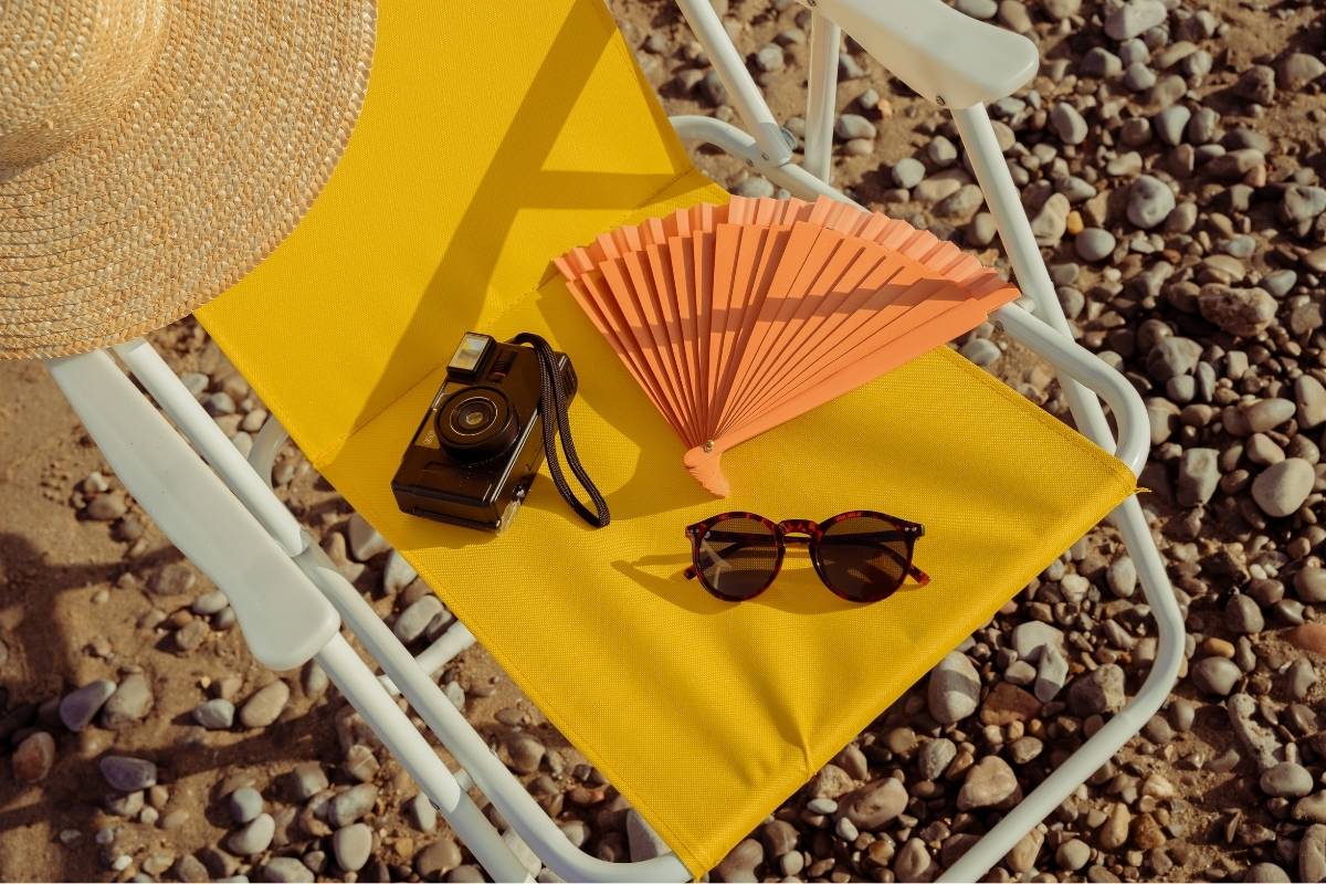 Occhiali da sole in spiaggia